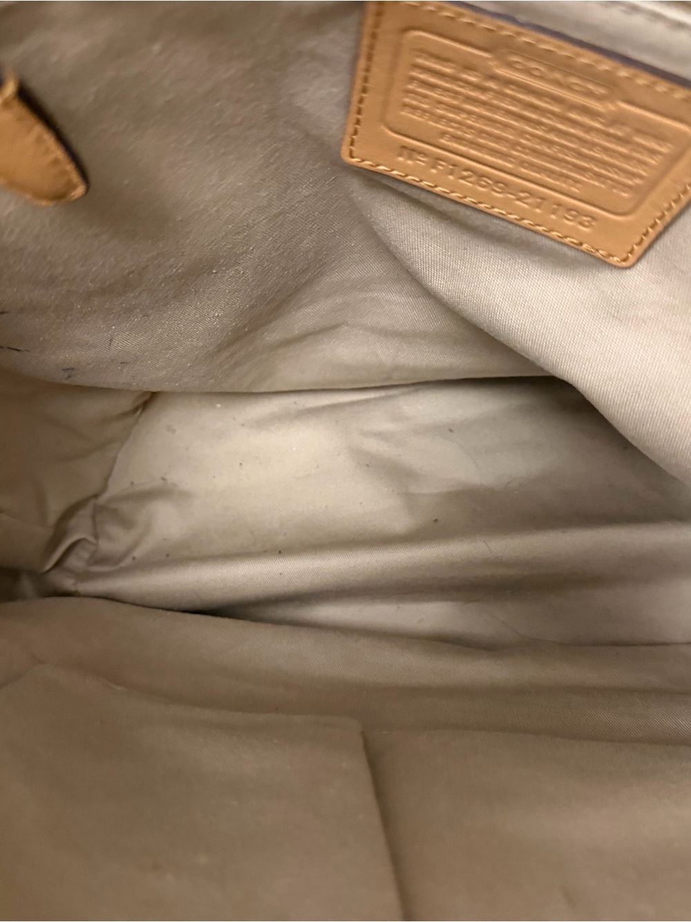 Coach Vintage Archive - Canel Leather Shoulder Bag with Front Pocket and Tassel - Picture 7 of 8